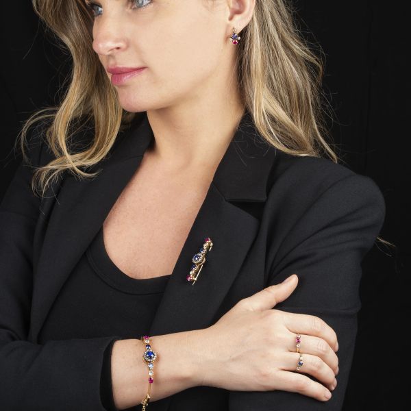 PARURE CON DIAMANTI ZAFFIRI E RUBINI