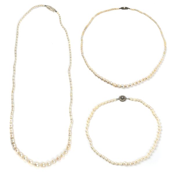



THREE PEARL NECKLACES