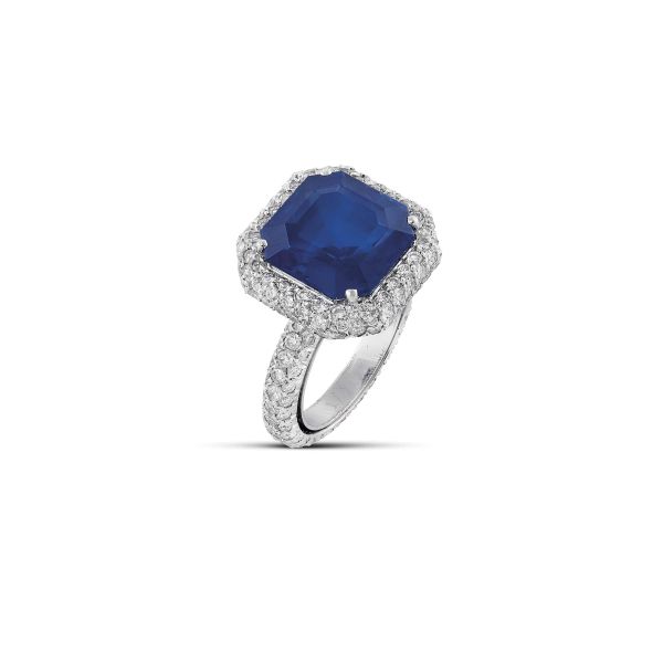 BURMESE SAPPHIRE AND DIAMOND RING IN PLATINUM