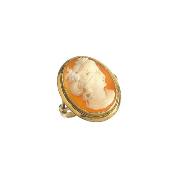 



CAMEO RING IN 18KT YELLOW GOLD