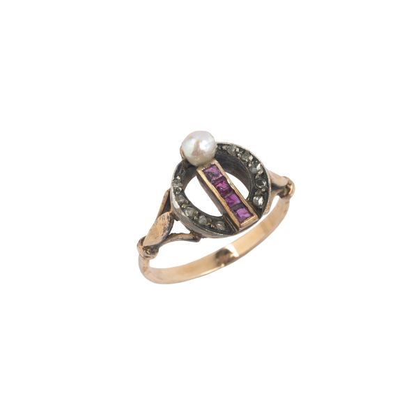 ANELLO CON DIAMANTI E MICROPERLA
