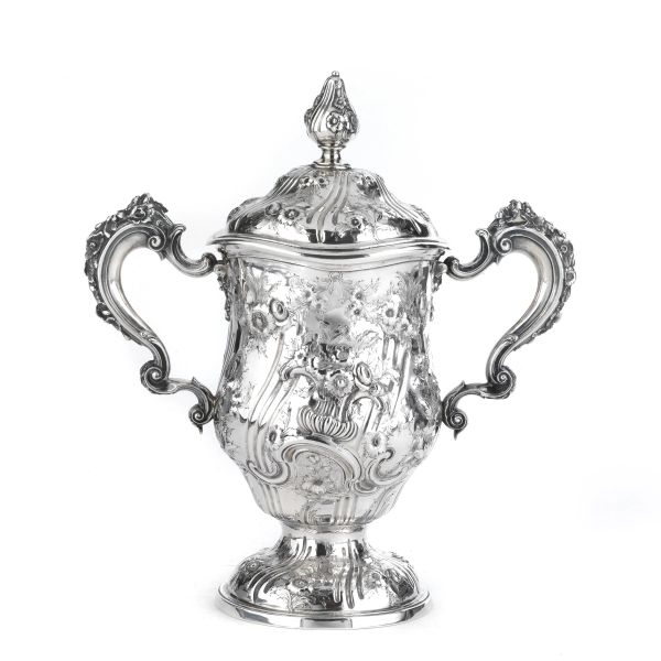 A SILVER CUP, LONDON, 1759, MARK OF LEWIS HERNE & FRANCIS BUTTY
