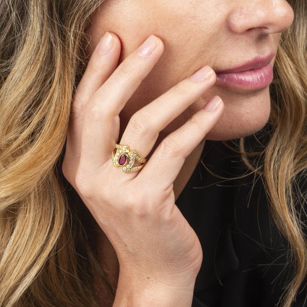 ANELLO CON RUBINO E DIAMANTI