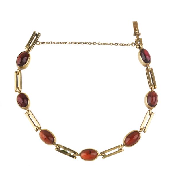 GARNET BRACELET IN GOLD