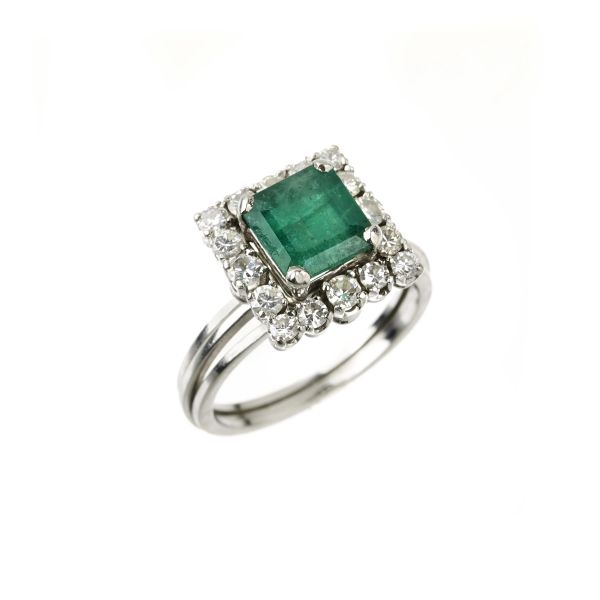 



ANELLO CON SMERALDO E DIAMANTI
