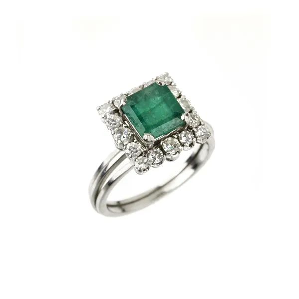 



EMERALD AND DIAMOND RING IN 18KT WHITE GOLD