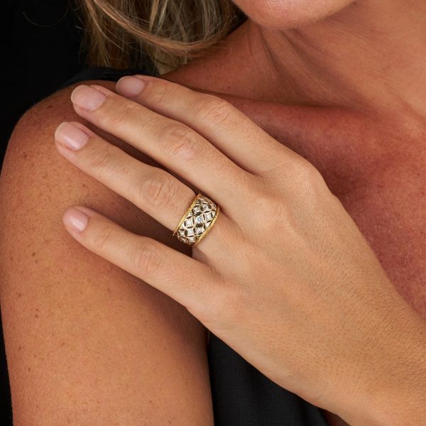 ANELLO A FASCIA CON DIAMANTI