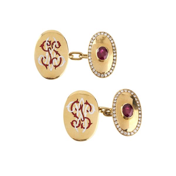 



PAIR OF CUFFLINKS IN 18KT YELLOW GOLD