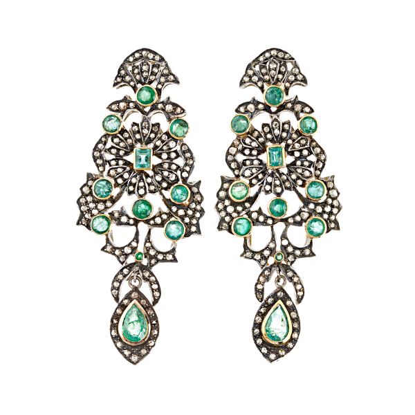 



EMERALD AND DIAMOND CHANDELIER EARRINGS IN GOLD AND SILVER