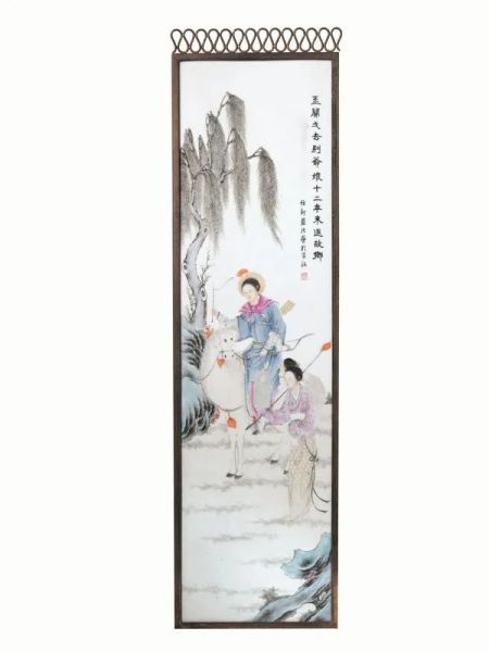Placca Cina sec. XX, in porcellana raffigurante figure in un paesaggio , cm 78,5x21,5 con cornice in metallo