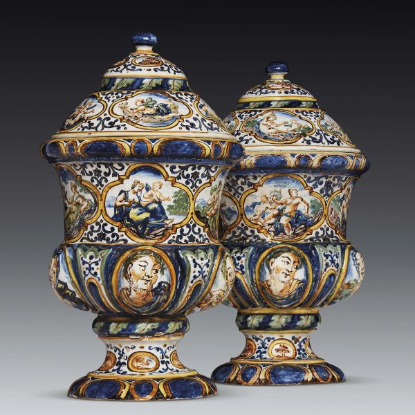 A PAIR OF LARGE VASES WITH LID, SAVONA, CIRCA 1720