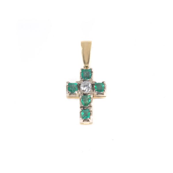 EMERALD AND DIAMOND CROSS PENDANT IN 18KT YELLOW GOLD