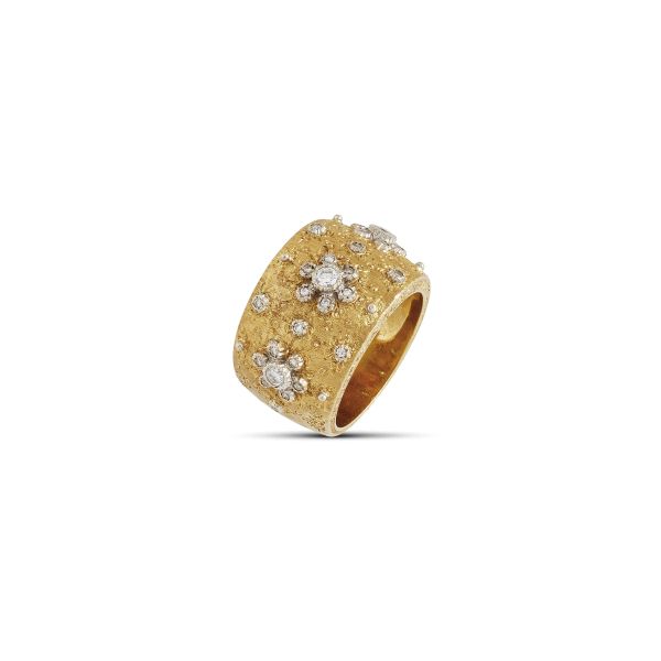 DIAMOND WIDE BAND RING IN 18KT GOLD