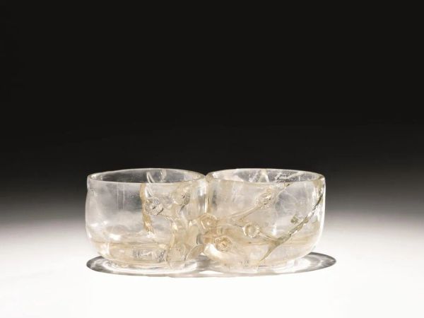 Doppio lava pennelli, Cina inizi sec. XX, in cristallo di rocca, formato da due vaschette avvolte da rami fioriti, cm 6x16,5