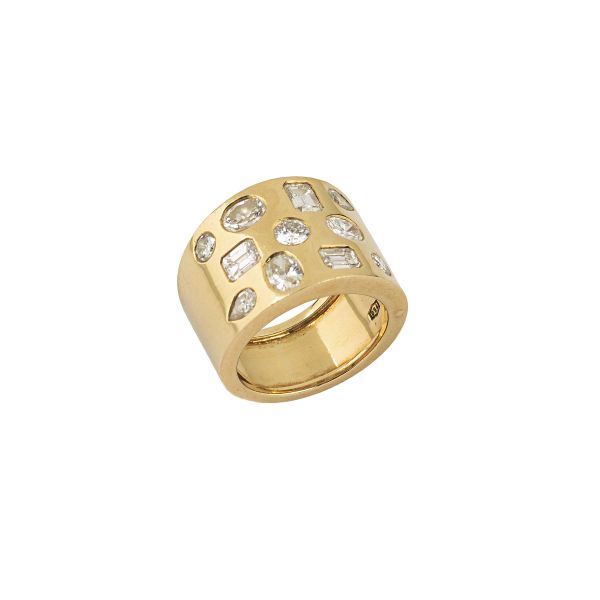 



ANELLO A FASCIA CON DIAMANTI