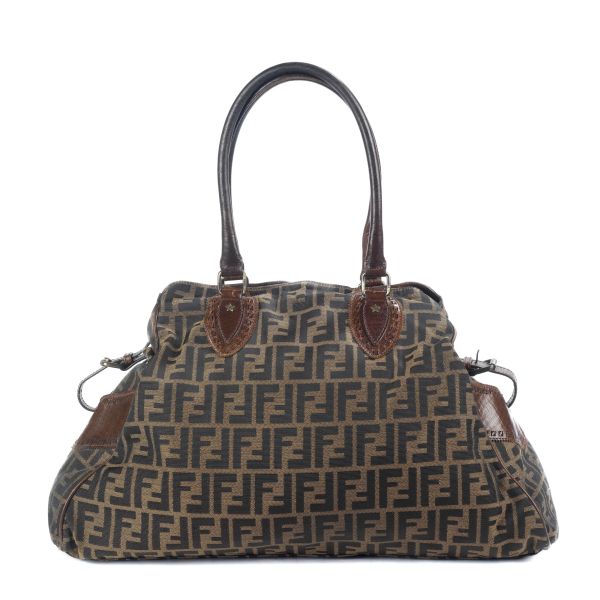      FENDI MAXI SHOPPING BAG 