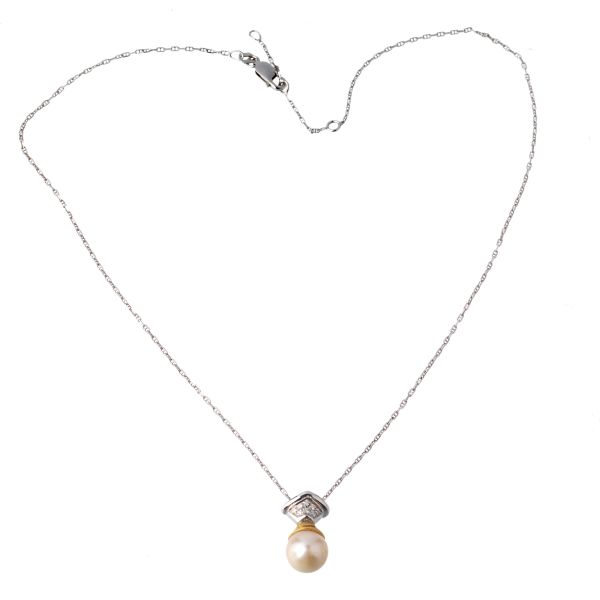 



PEARL AND DIAMOND NECKLACE IN 18KT TWO TONE GOLD