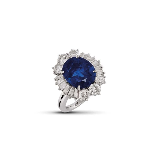 



ANELLO CON ZAFFIRO CEYLON E DIAMANTI