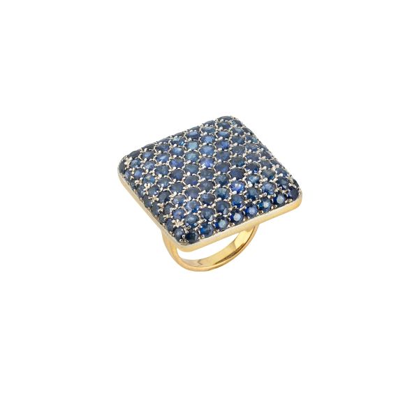 GRANDE ANELLO CON ZAFFIRI