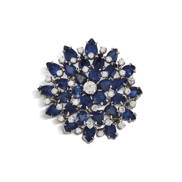 SAPPHIRE AND DIAMOND FLORAL BROOCH IN 18KT WHITE GOLD