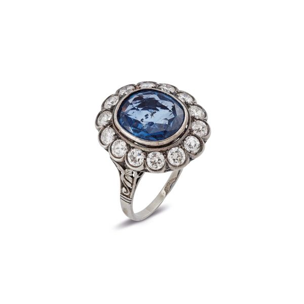 



SAPPHIRE AND DIAMOND RING IN 18KT WHITE GOLD