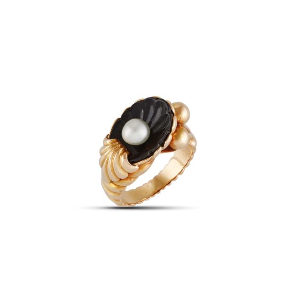 



ANELLO CON ONICE E PERLA 
