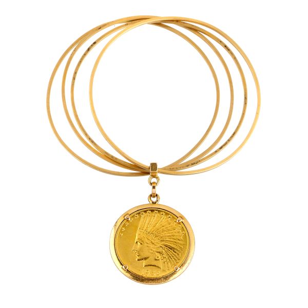 



BANGLE BRACELET IN 18KT YELLOW GOLD WITH A COIN