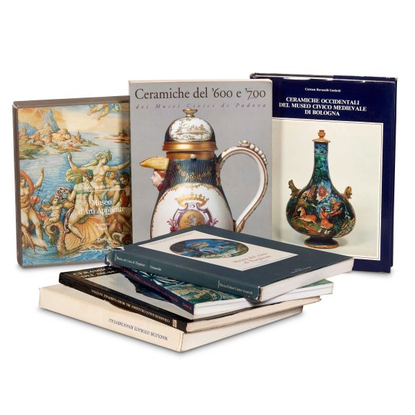 



MAIOLICA. MUSEI ITALIANI. Lotto di sette volumi