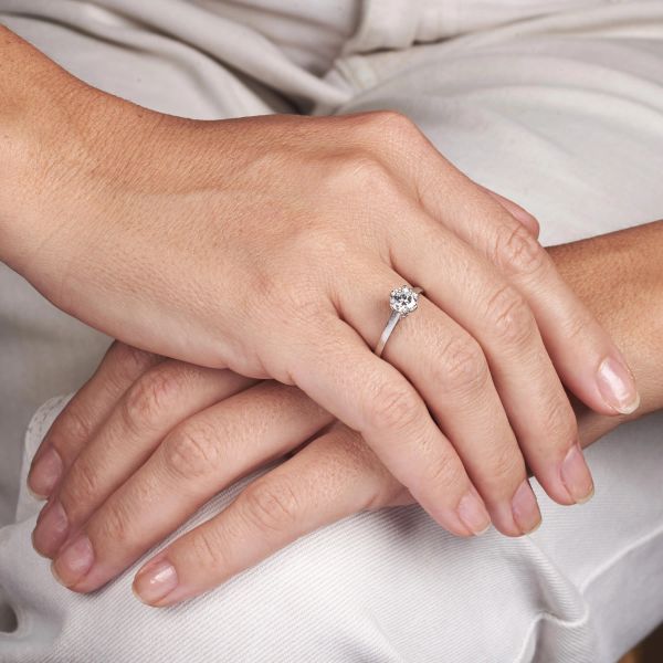 BULGARI ANELLO SOLITARIO CON DIAMANTE