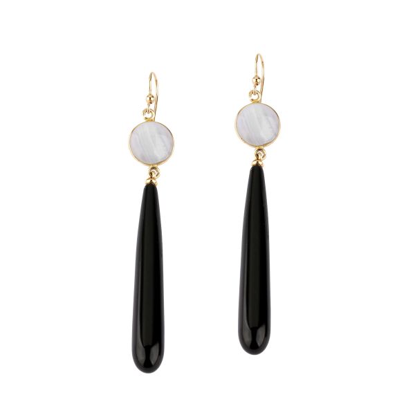 



LONG ONYX AND CHALCEDONY DROP EARRINGS IN 18KT YELLOW GOLD