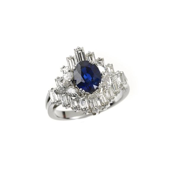 



ANELLO CON ZAFFIRO E DIAMANTI