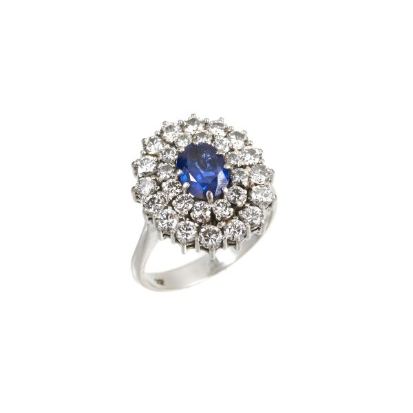 SAPPHIRE AND DIAMOND RING IN 18KT WHITE GOLD