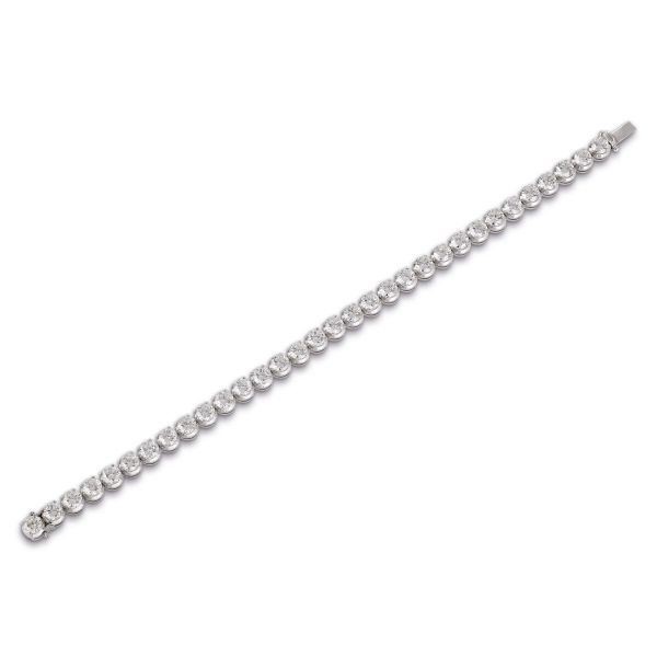 



DIAMOND TENNIS BRACELET IN 18KT WHITE GOLD