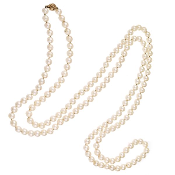 LONG PEARL NECKLACE WITH A MABE PEARL AND DIAMOND EARRING IN GOLD