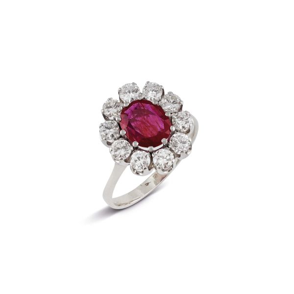 RUBY AND DIAMOND CLUSTER RING IN 18KT WHITE GOLD