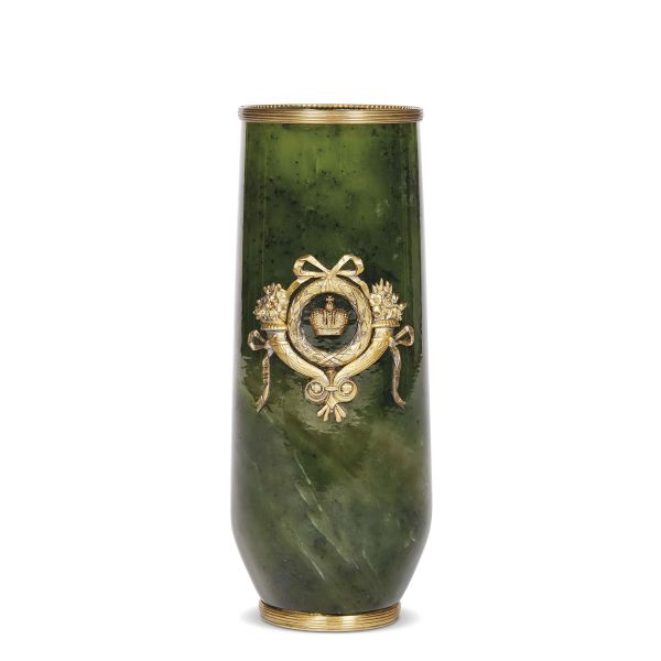 A RUSSIAN SMALL VASE, EARLY 20TH CENTURY