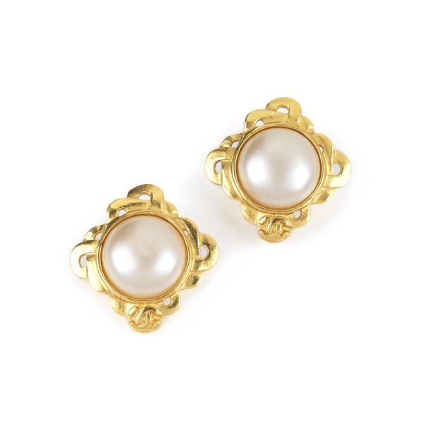 CHANEL BOURGEOIS EARRINGS