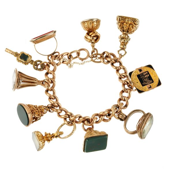 



BRACCIALE A CATENA CON CHARMS 