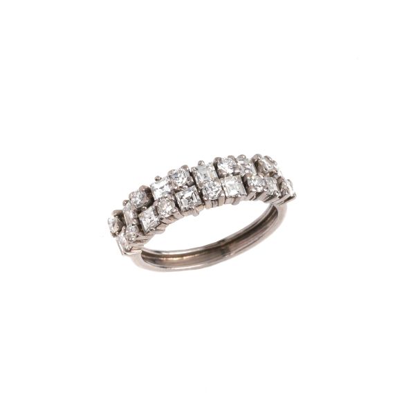 DIAMOND BAND RING IN 18KT WHITE GOLD