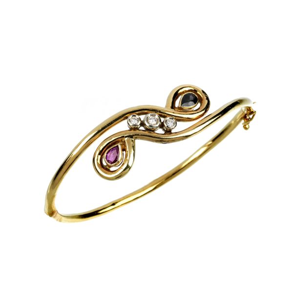 



COLOURED STONE AND DIAMOND BANGLE BRACELET IN 18KT YELLOW GOLD