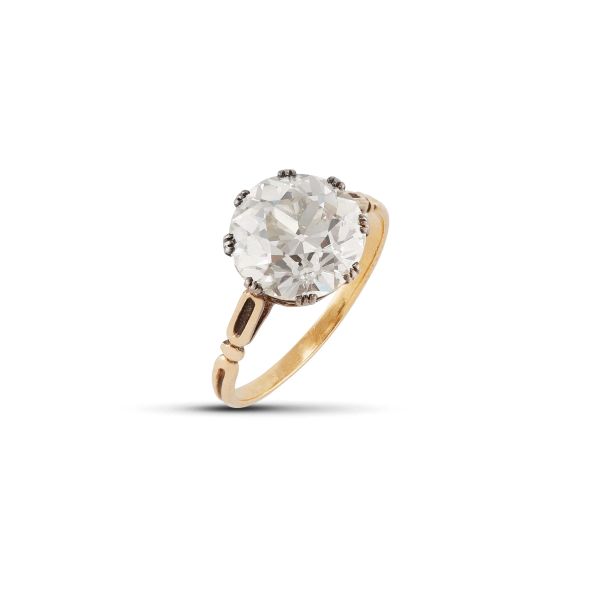 



SOLITAIRE DIAMOND RING IN GOLD AND SILVER 