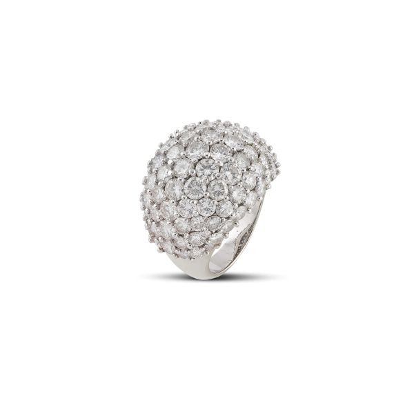 DIAMOND DOME RING IN 18KT WHITE GOLD