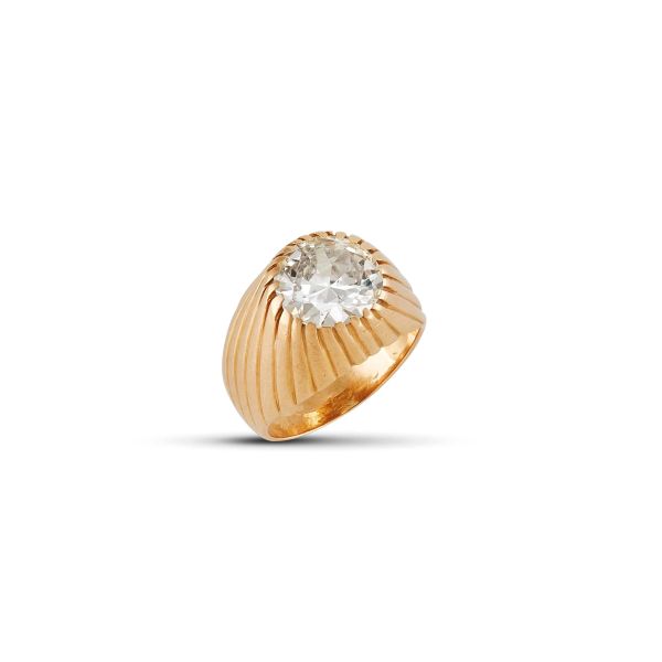 



DIAMOND CHEVALIER RING IN 18KT YELLOW GOLD