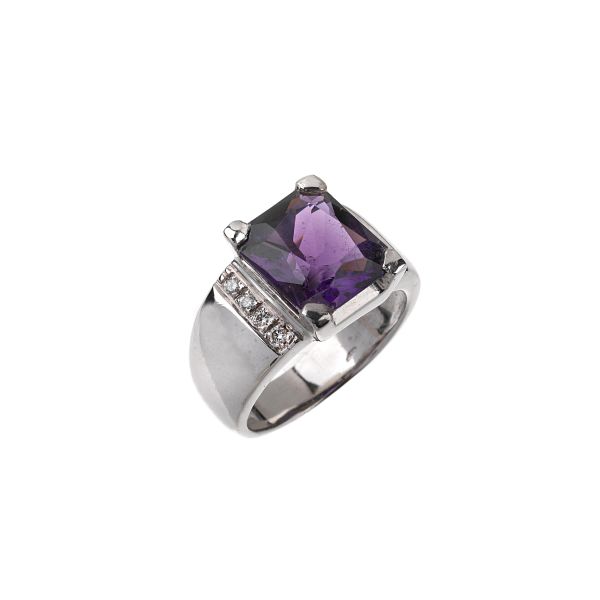 



AMETHYST AND DIAMOND RING IN 18KT WHITE GOLD