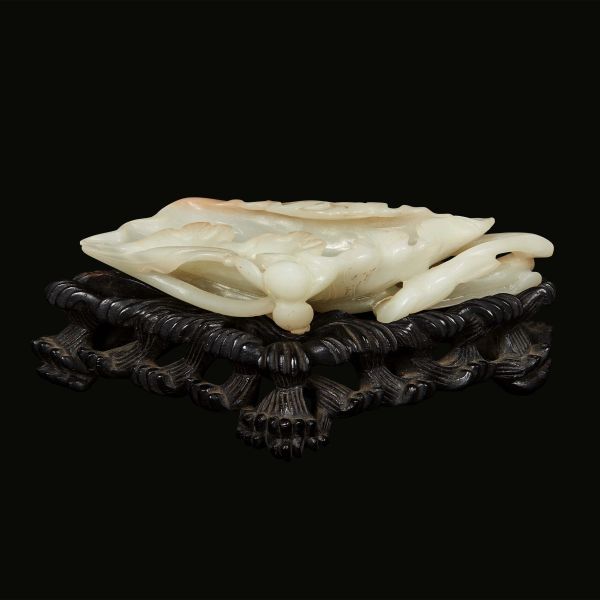 



WHITE JADE CARVING IN THE SHAPE OF A LEAF, CHINA, QING DYNASTY, 19TH CENTURY