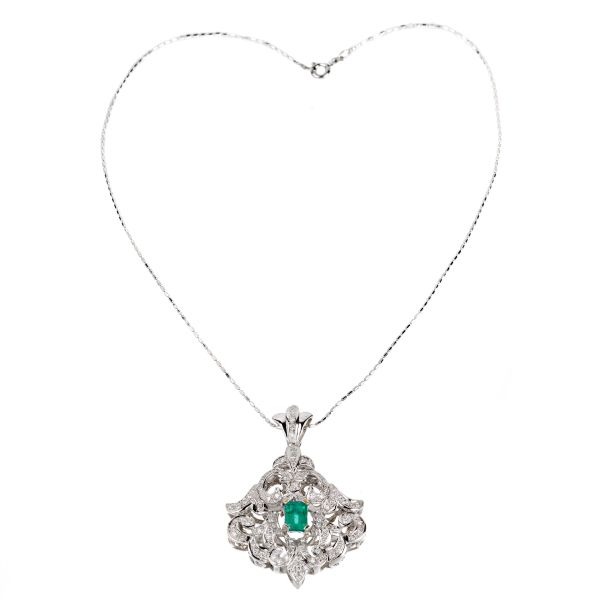 



NECKLACE WITH A DIAMOND AND EMERALD PENDANT