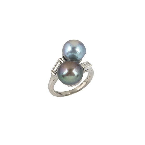 PEARL AND DIAMOND CONTRARIÉ RING IN PLATINUM