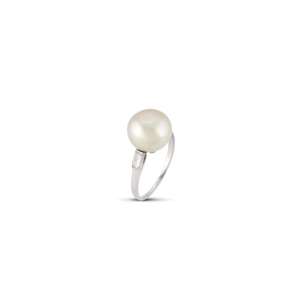 NATURAL PEARL AND DIAMOND RING IN 18KT WHITE GOLD
