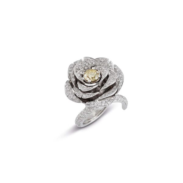 



DIAMOND FLORAL RING IN 18KT WHITE GOLD