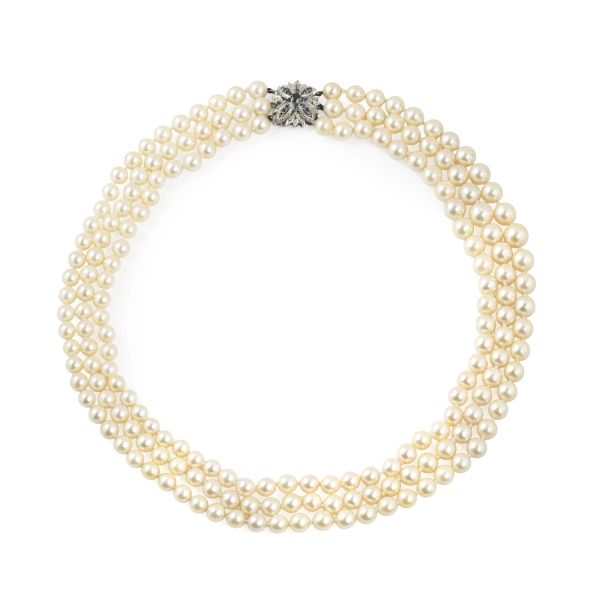 



COLLANA CON PERLE E ZAFFIRI